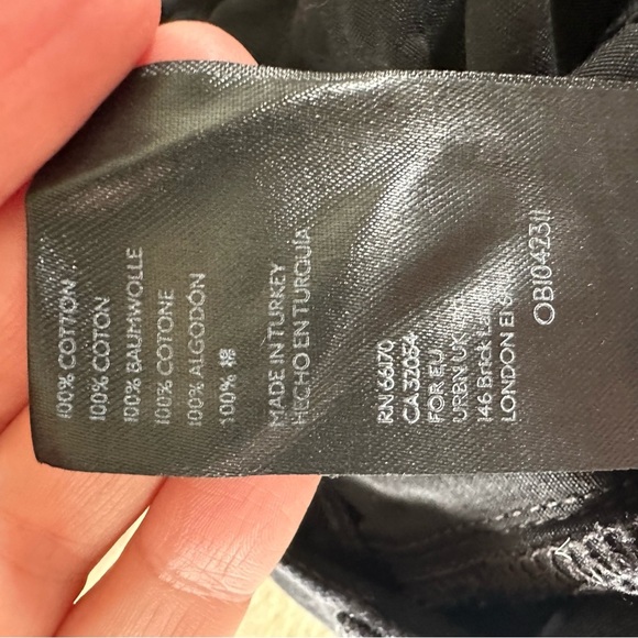 We The Free Distressed Black Jeans Maggie Mid Rise Fringed Hem Sz 28 - Picture 6 of 8